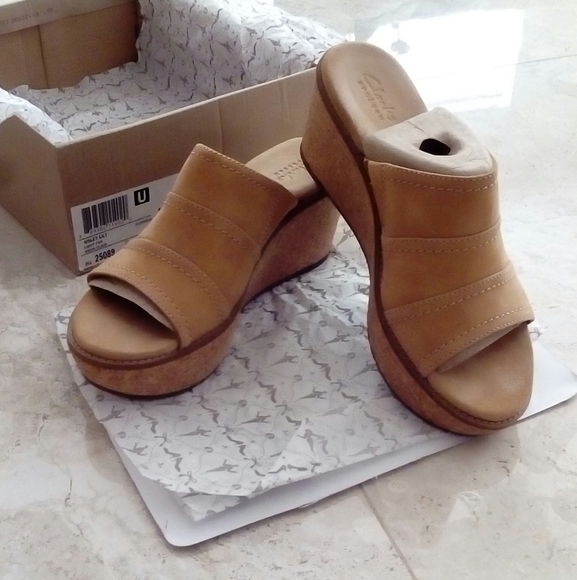 Clarks Shoes - ⭐️ HOST PICK ⭐ Clarks sandals